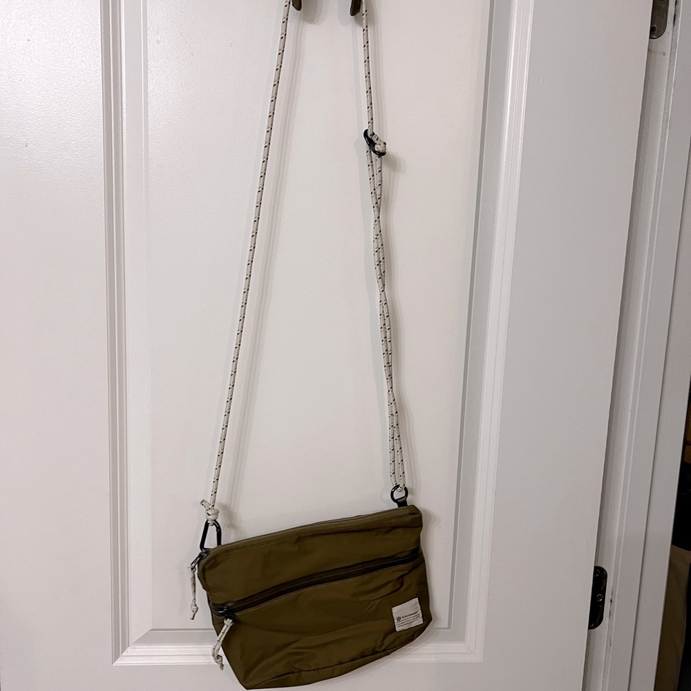 Lululemon cross body purse